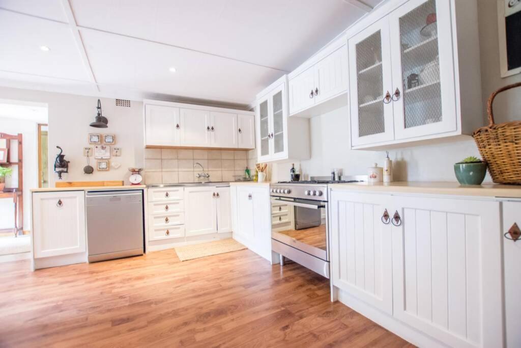 Hoogwater Farmhouse Wolseley エクステリア 写真